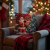 Vianočná obliečka 40×40 cm – Santa pri vianočnom stromčeku s košom plným darčekov