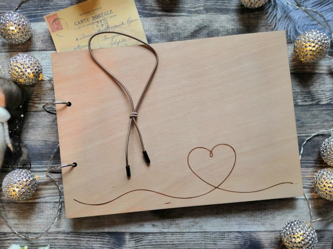 Dřevěné fotoalbum Jednoduché srdce