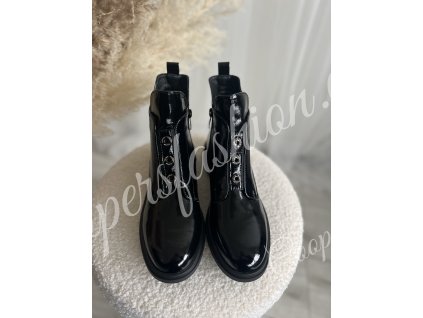 Lakované kotníkové boty Talya