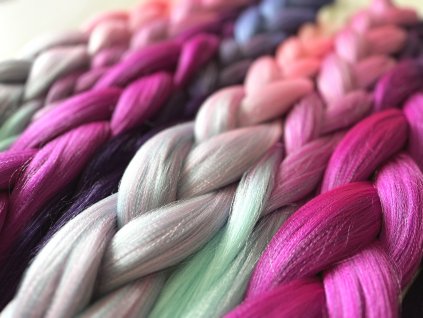 Krátký kanekalon Miss Rola (Cocktail) - 45-55 cm