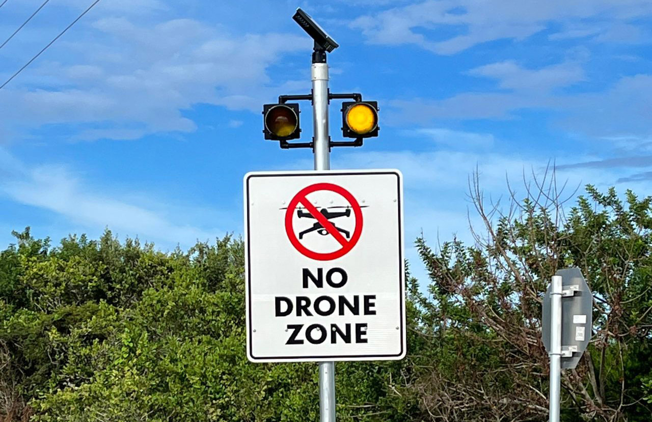 Chytré bezpečnostní zóny u dronů: když software hlídá, kde smíš létat