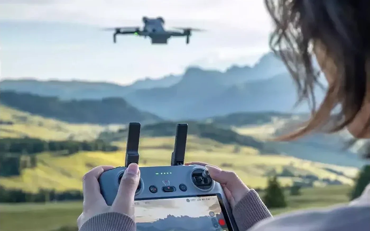 Dron na dovolenou v roce 2026: co opravdu potřebujete před cestou