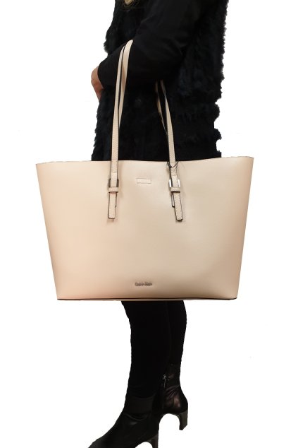 Calvin Klein kabelky bezova velka tote calvin klein jeans shoperka shopper ck bag kabela ck kabelky do ruky znackove kabelky velke kabelky calvin klein kors gucci fendi pinko kabelky coccinelle (6)