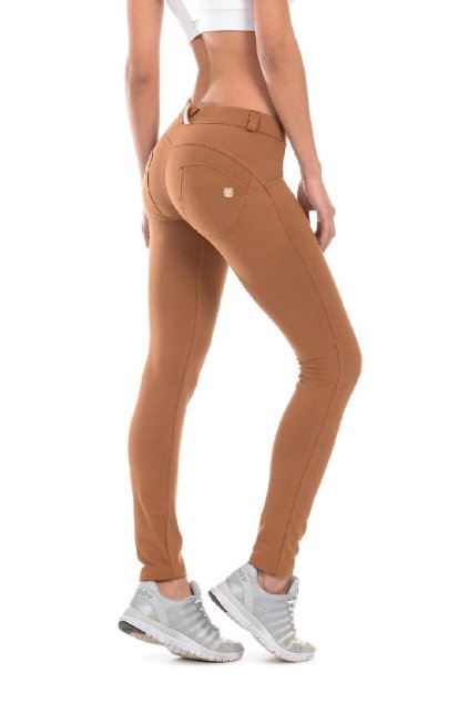 Freddy kalhoty hnede semisove kalhoty Freddy push up kalhoty na pozdim outfit kalhoty zeny dziny push up Liberec Freddy camel barva kalhoty zalando slevovy kod skinny kalhoty svetle hnede kozene kalhoty Freddy Praha diwo (3)