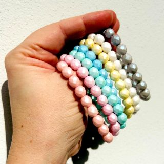 SOFT PASTELS - nádherné pastelové odstíny s perleťovým třpitem PRÁVĚ NASKLADŇUJEME mnoho druhů korálků www.corallio.cz -...