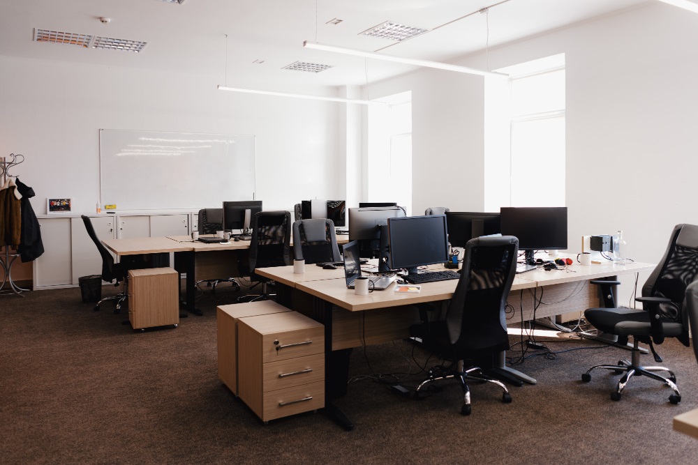 Konec bolestem zad v kanceláři. Objevte standard zdravého sezení u PC