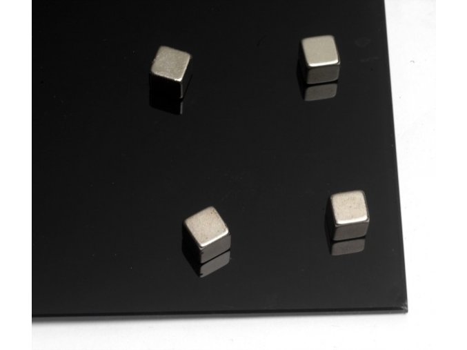 Sada extra silných magnetů pro skleněné magnetické tabule, 4 ks