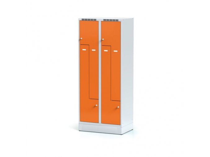 Kovová šatní skříňka Z na soklu, 4 oddíly, oranžové dveře, otočný zámek