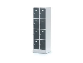 satni skrinka s uloznymi boxy na soklu 10 boxu 1920 x 600 x 500 mm cylindricky zamek tmave sede dvere 12773