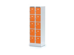 satni skrinka s uloznymi boxy na soklu 10 boxu 1920 x 600 x 500 mm cylindricky zamek oranzove dvere 11508