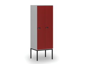 drevena satni skrinka s podnozi 2 oddily 1871 x 600 x 500 mm mechanicky kodovy zamek seda cervena 76759