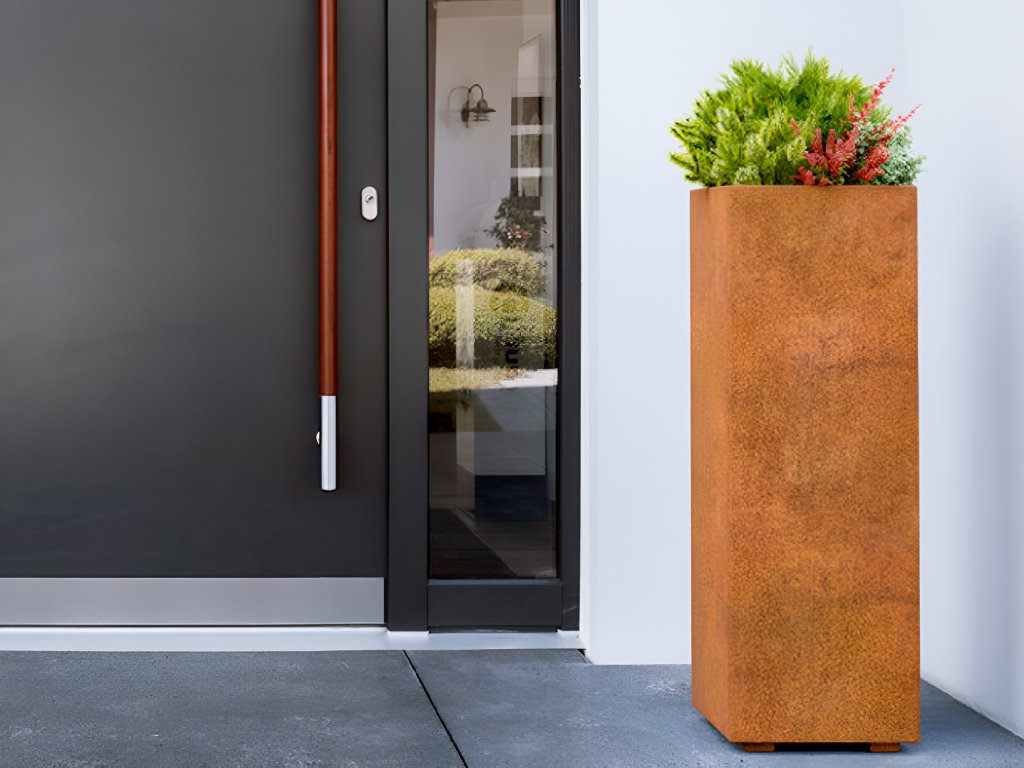 Aké rastliny sa hodia do kvetináčov z cortenovej ocele? Váš sprievodca výsadbou podľa typu kvetináča