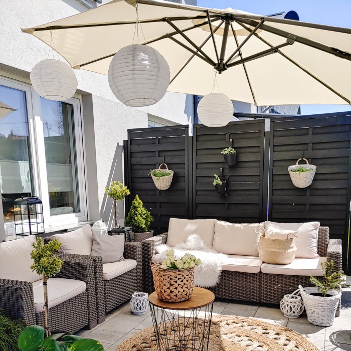 8 praktických pravidiel, ako správne umiestniť slnečník v záhrade a na terase