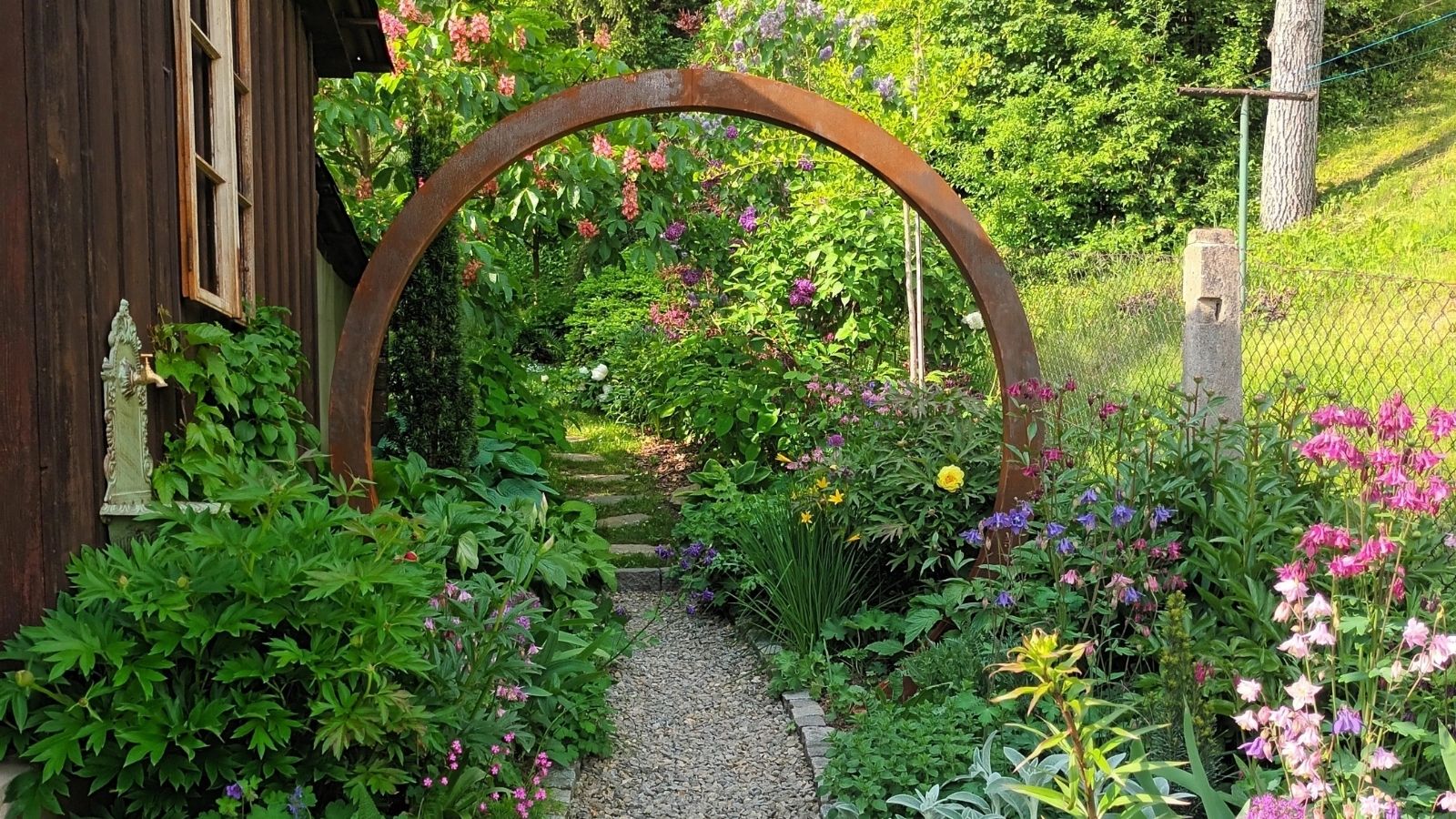 Srpen v zahradě - Léto zůstává, práce ubývá