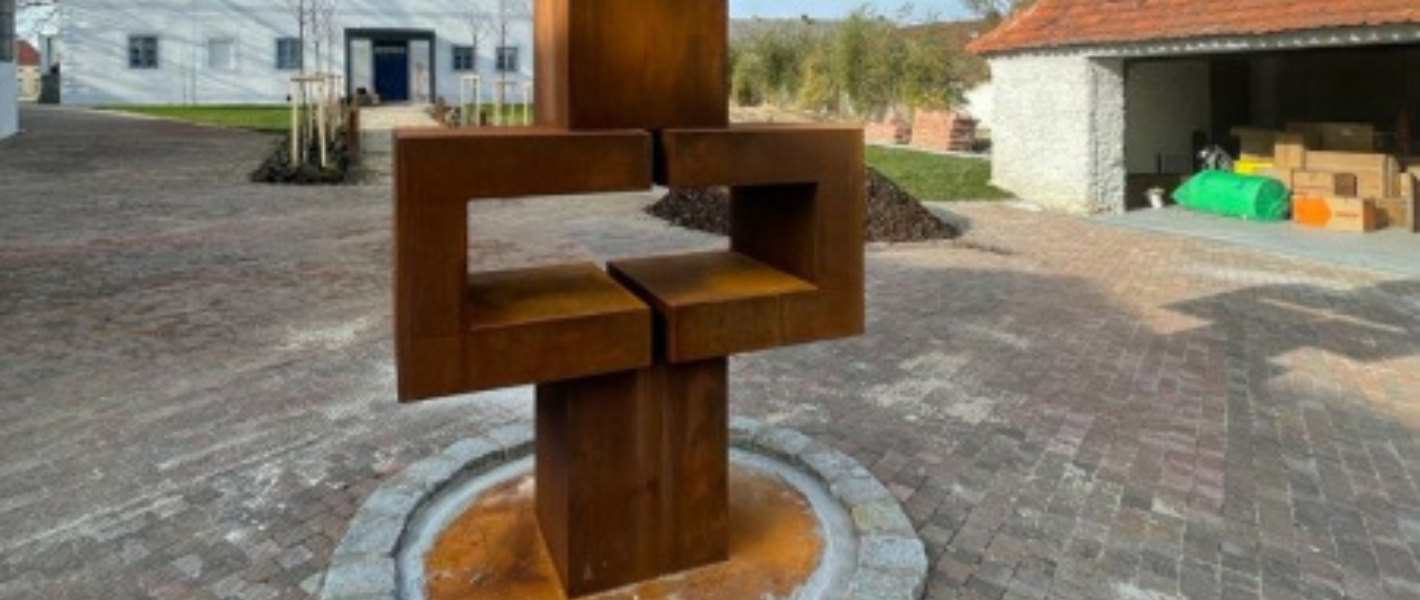 Dvojitý kříž pro zámeček v jižních Čechách