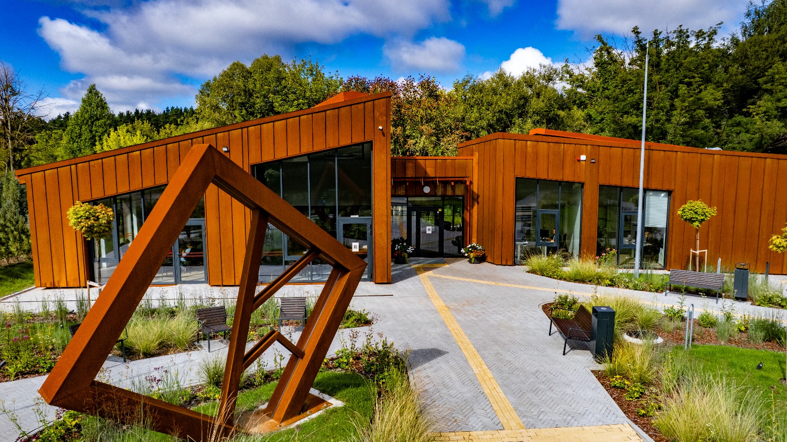 Zimní zahrada s cortenovými prvky