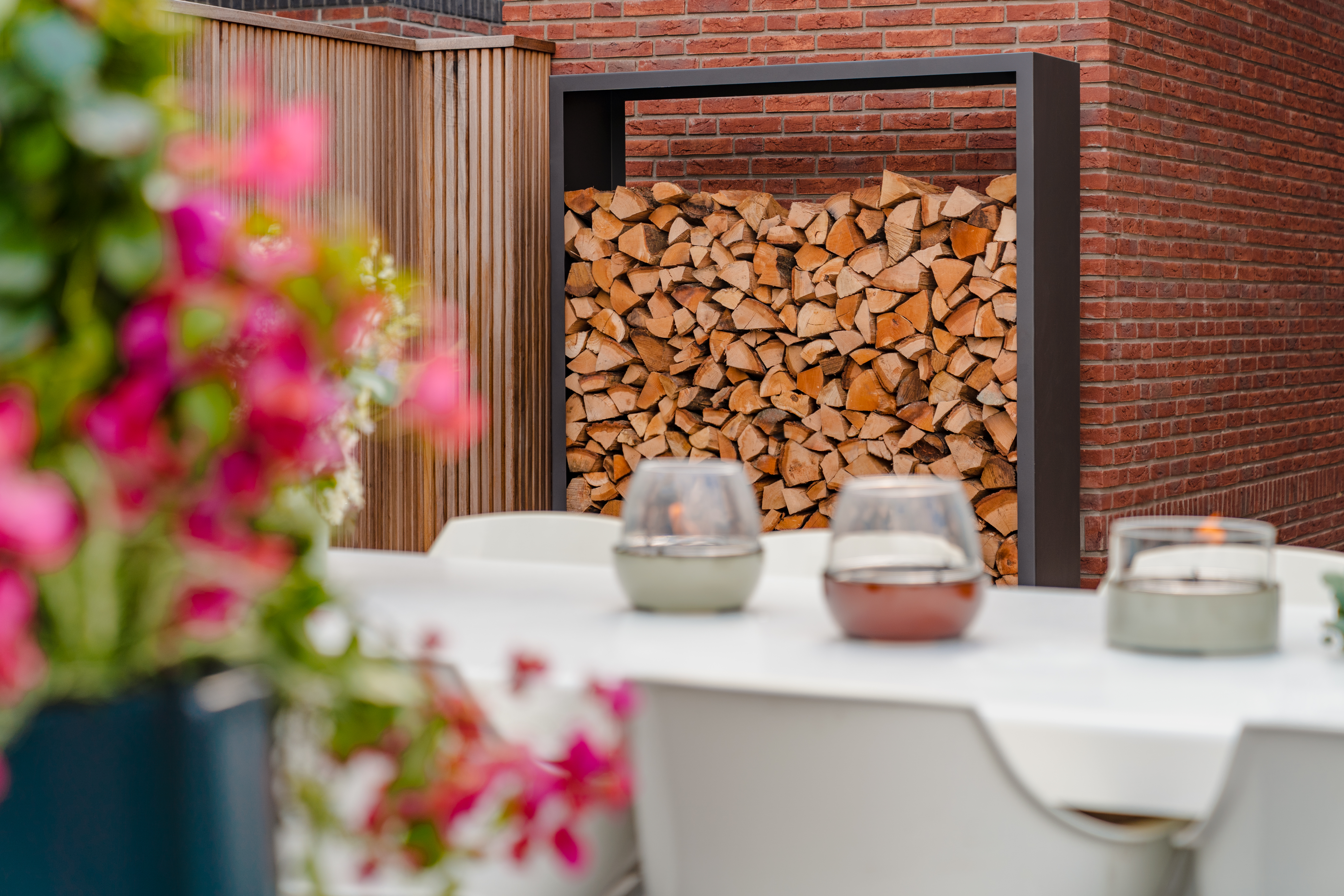 Lakovaný dřevník LOGG na míru