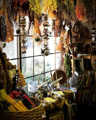 JEDNOU BOSORKA - NAVŽDY BOSORKA? Občas se mě ptáte, co s tím, když najednou zájem o řemeslo odchází. Často se cítíte...