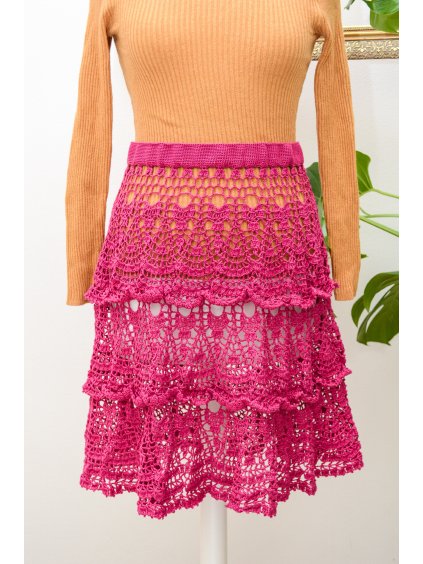 růžová háčkovaná sukně