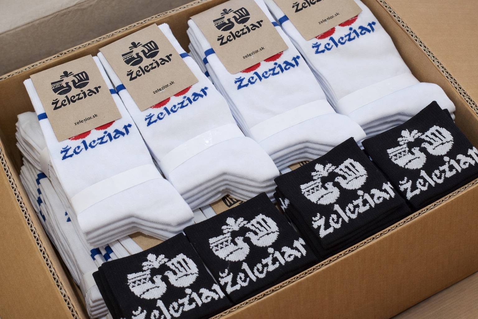 Zákazkové ponožky pre FS Železiar: výroba ponožiek s vlastným logom