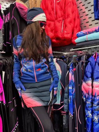 Plesová sezóna tady, ale vy si můžete obléknout 💃🏻 sukni a cítit se žensky i v 🏔️ horách – na skialpech, na treku nebo na...