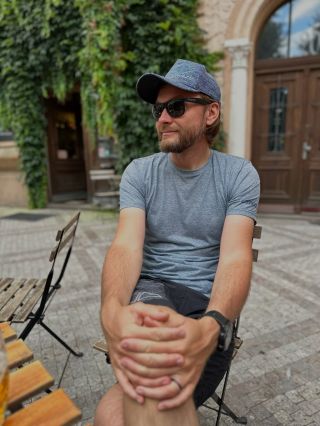😎 Do města na pohodu a decentně, do terénu v barvách a tématicky. Tohle triko se hodí prostě kamkoliv, protože pohodlí je...