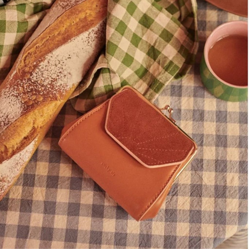 THE STICKY SIS CLUB Peněženka La Promenade - croissant brown