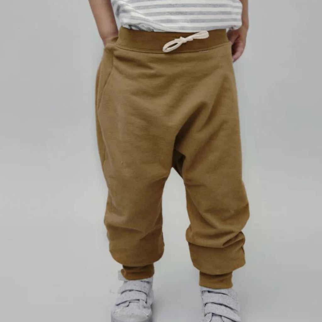 GRAY LABEL Tepláky baggy GOTS - Peanut Velikost: 9-10Y