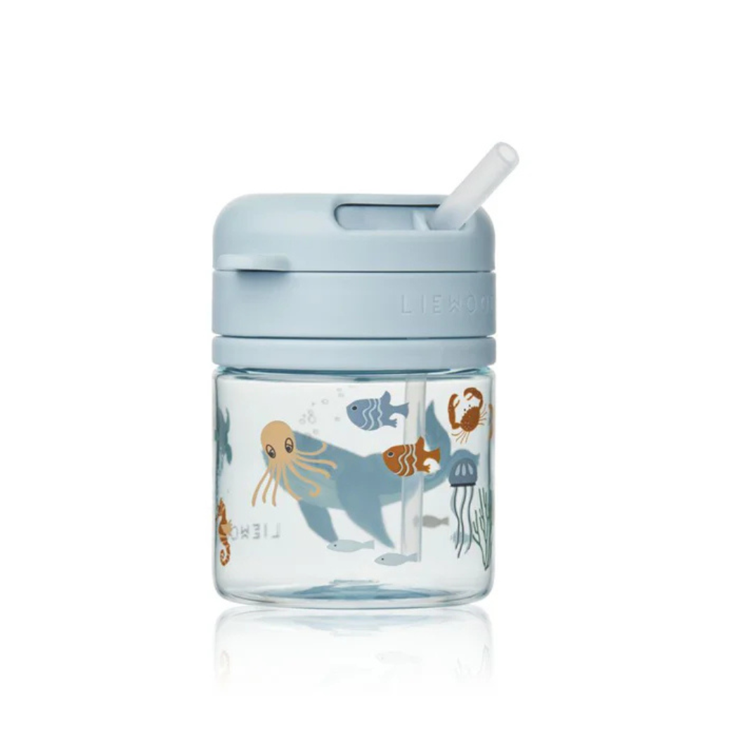 LIEWOOD Tritanový hrneček s brčkem Pavia - Sea creature / Sandy 280ml
