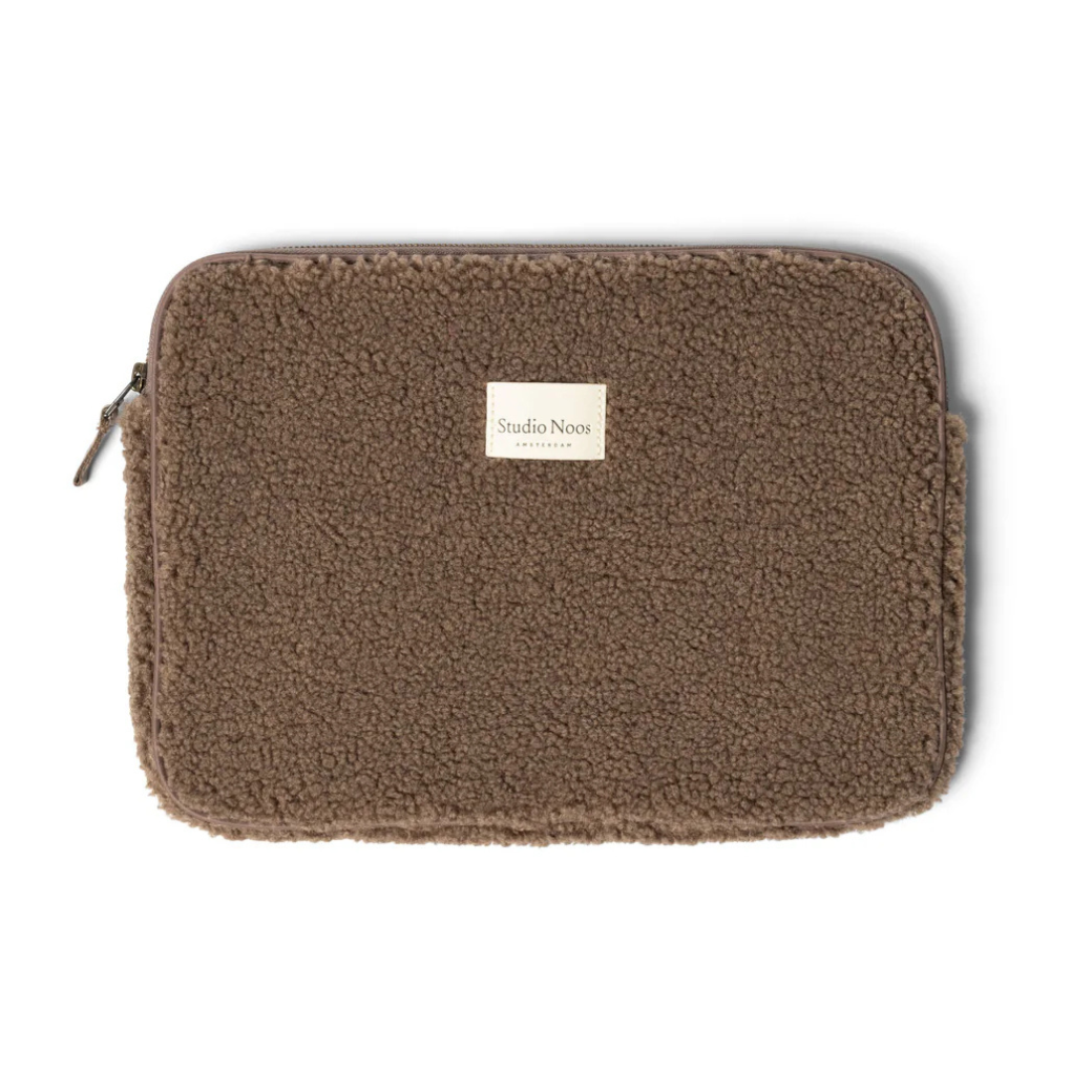 STUDIO NOOS Obal na notebook - Brown Teddy Velikost: 13 palců