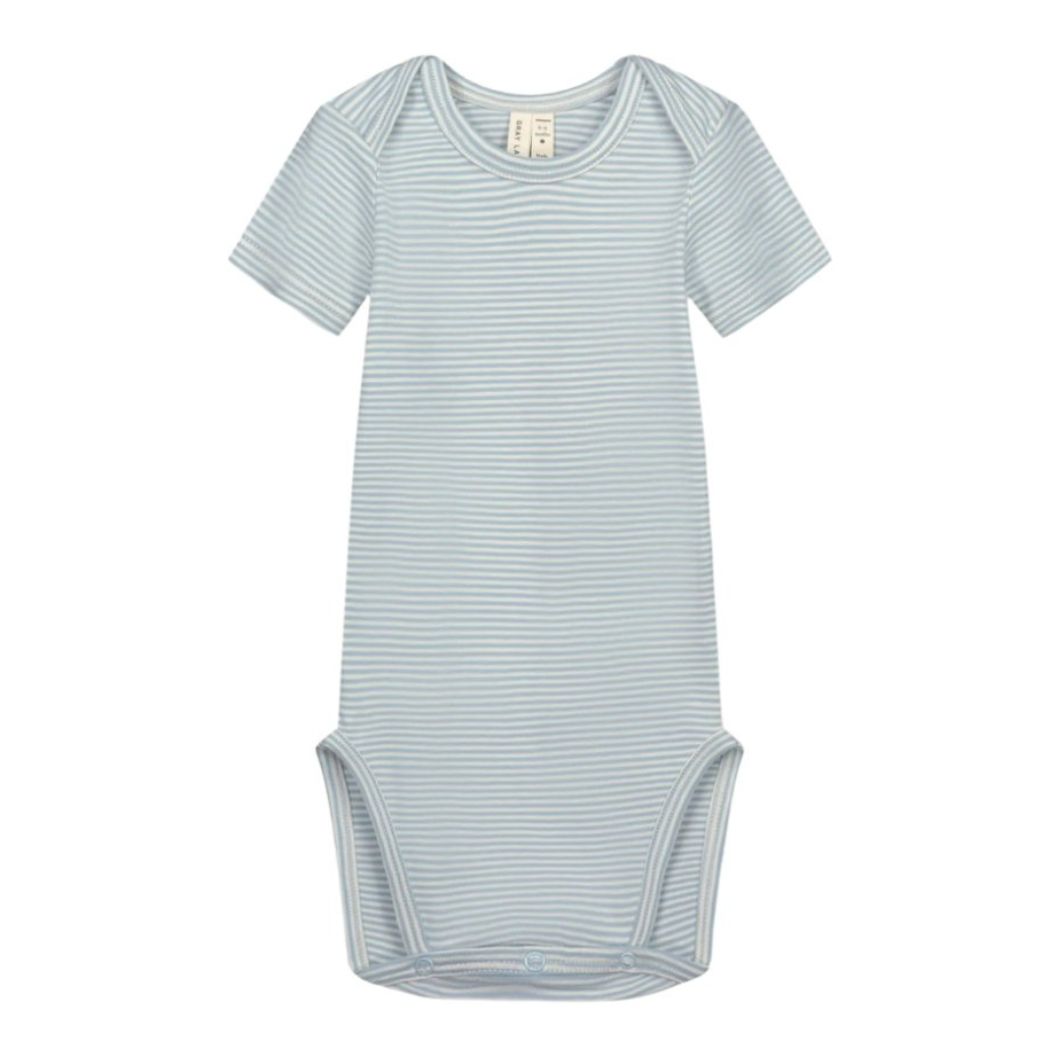 GRAY LABEL Body pro miminka GOTS - Sky - Cream Velikost: 9-12m