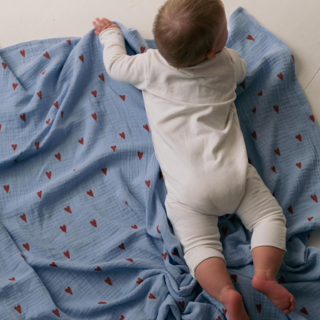 STUDIO NOOS Mušelínová plena Light Blue hearts 120 x 120