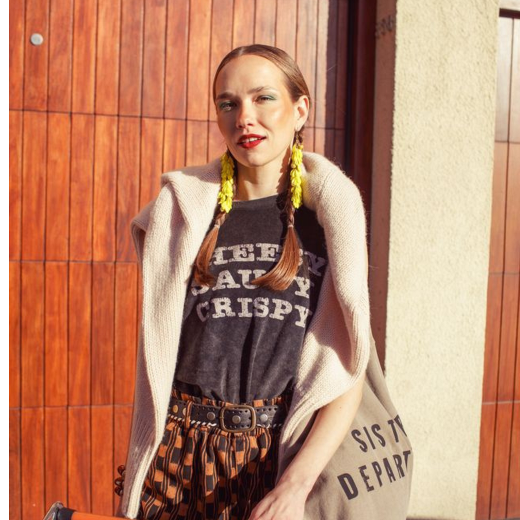 SISTERS DEPARTMENT Dámské tričko - Faded black  "cheesy saucy crispy" Velikost: M