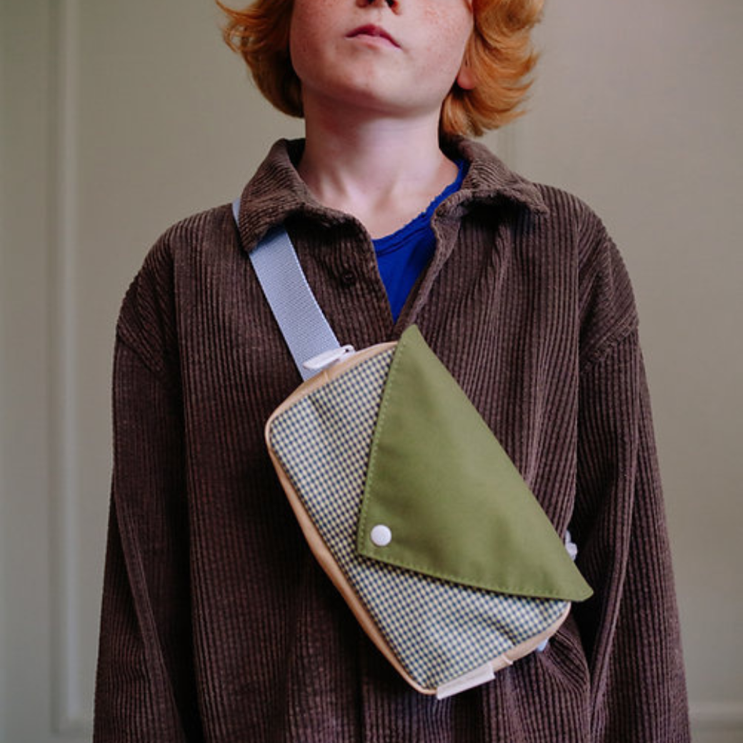 STICKY LEMON Ledvinka envelope - tickling grass