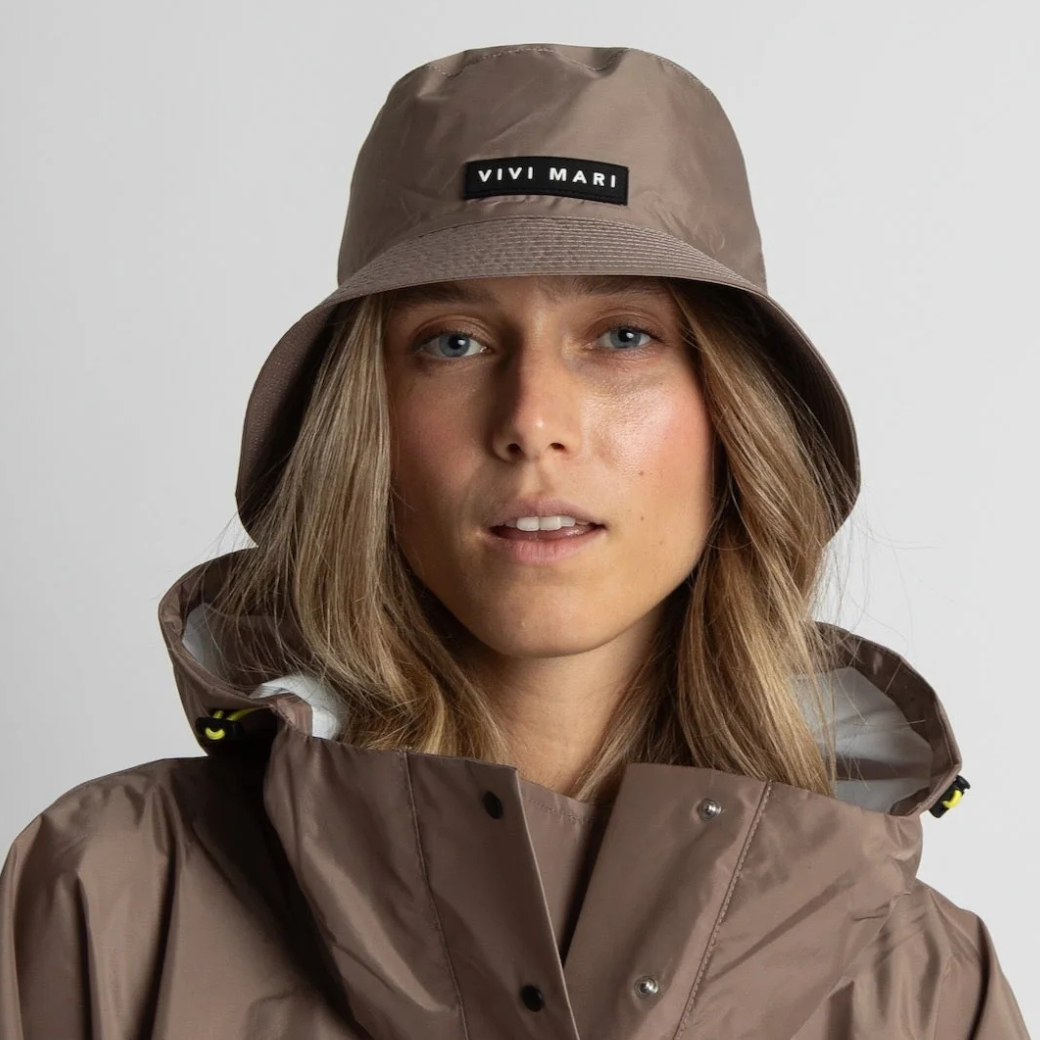 VIVI MARI Klobouk do deště solid dark mushroom