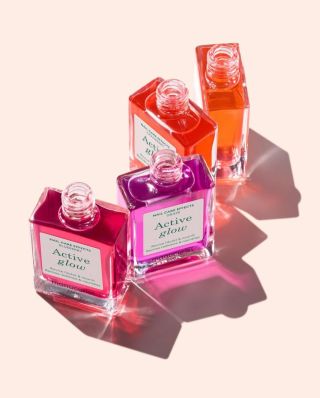 Pečující laky Active Glow s 85,5 % složek rostlinného původu nehty vyživují, obnovují a chrání pro přirozeně krásný...