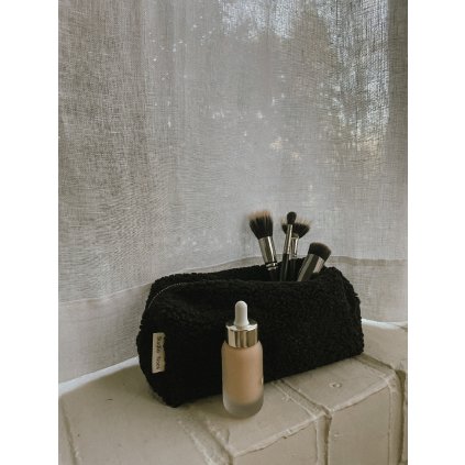Black teddy pouch1 49,95 IG @liene
