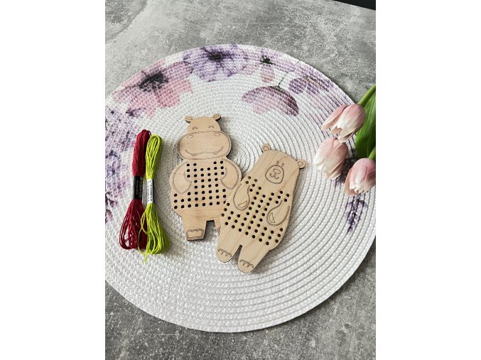 MONTESSORI CROSS STICH - VYŠÍVACÍ ZVÍŘÁTKA