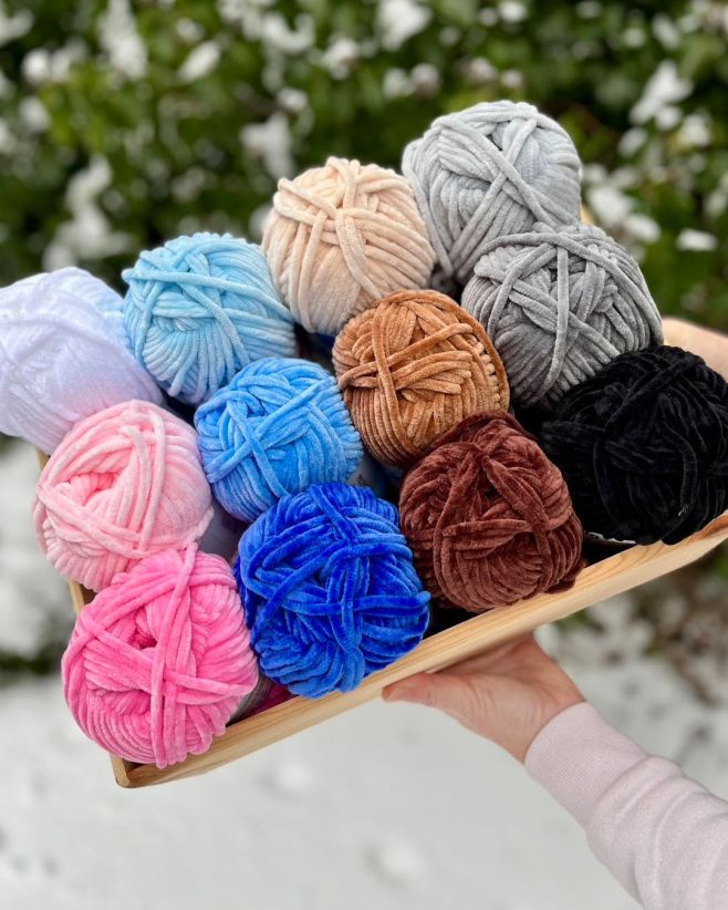 Zimní pohoda s pletením a háčkováním 🧶❄️ Venku mrzne, večery přímo lákají k teplu domova. Zachumlejte se do deky, uvařte...