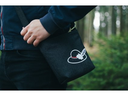 3352 unisex kapsa cez rameno z ciernej alebo tmavomodrej rifloviny s vysivkou vzor klobuk