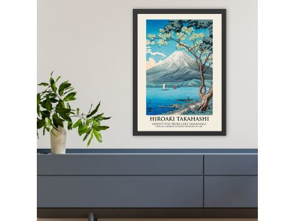 Obraz v rámu obraz v paspartě, světlý rám, hiroaki takahasi hora Fuji, popis díla, modré moře a modré nebe, loďky a vzdálené město, strom