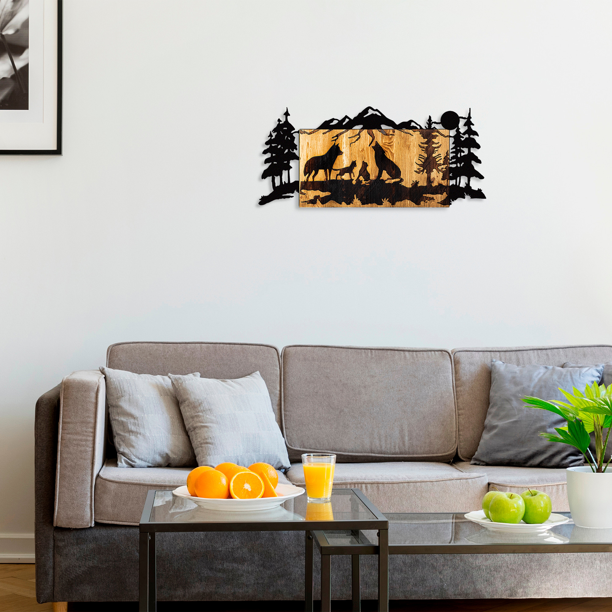 Levně Nástěnná dekorace dřevo VLCI V LESE 88 x 39 cm