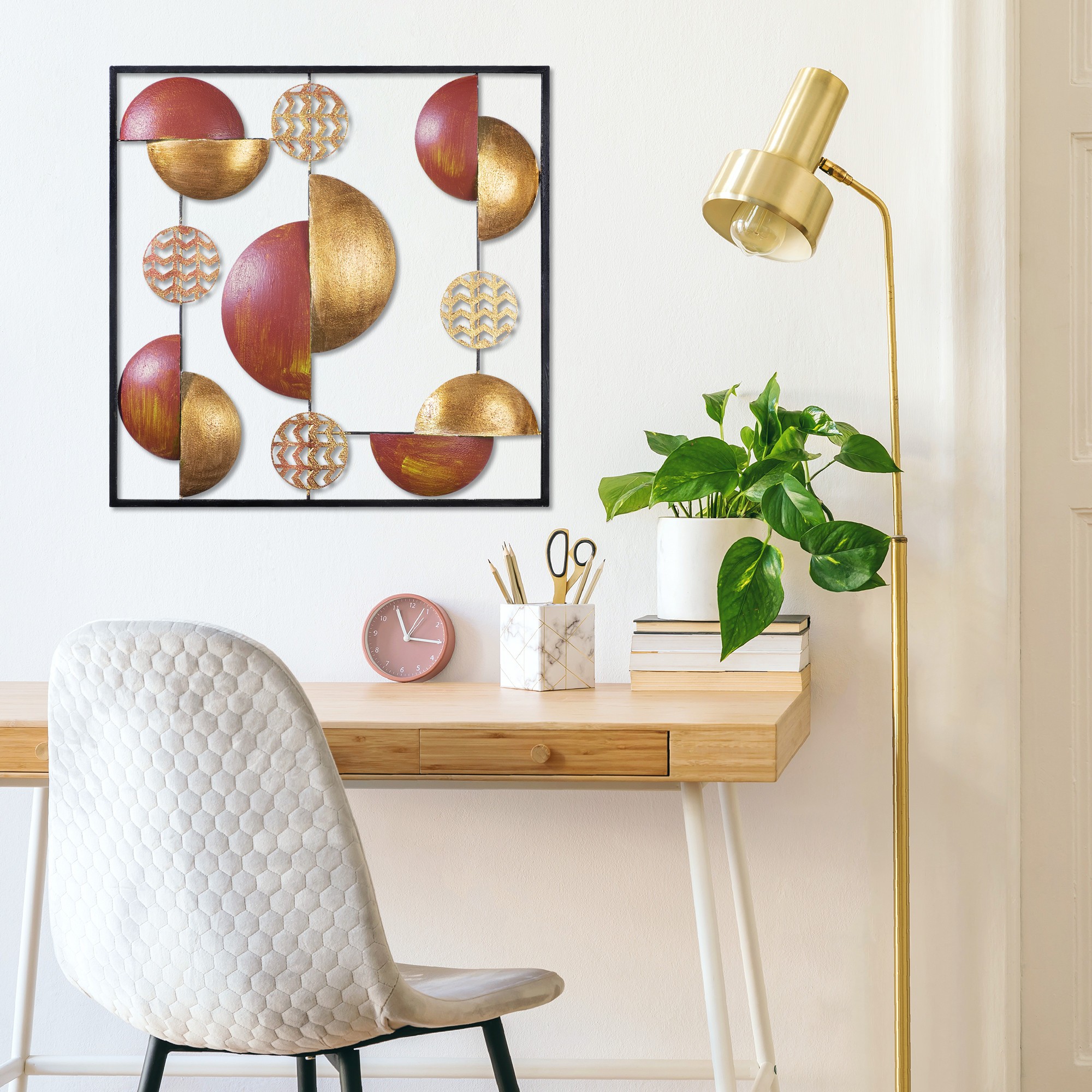 Levně Nástěnná dekorace kov PŮLKRUHY zlatá červená 55 x 55 cm