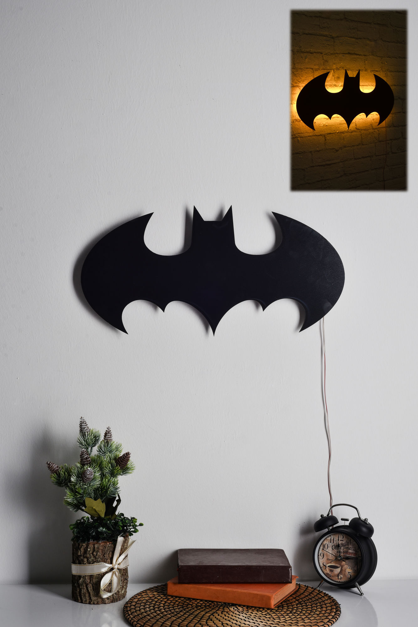 Levně Dekorace BATMAN s led osvětlením žlutá 50 cm