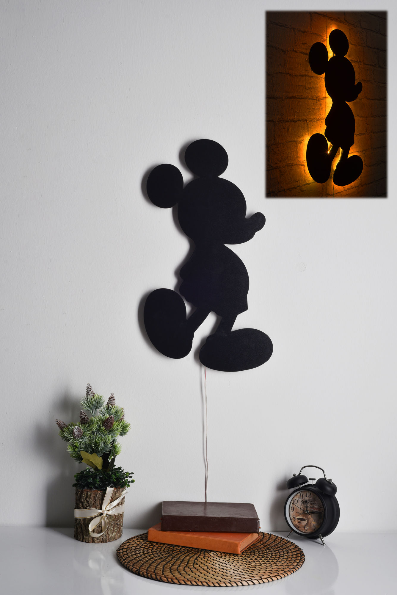 Levně Nástěnná dekorace s led osvětlením MICKEY MOUSE oranžová 30 cm