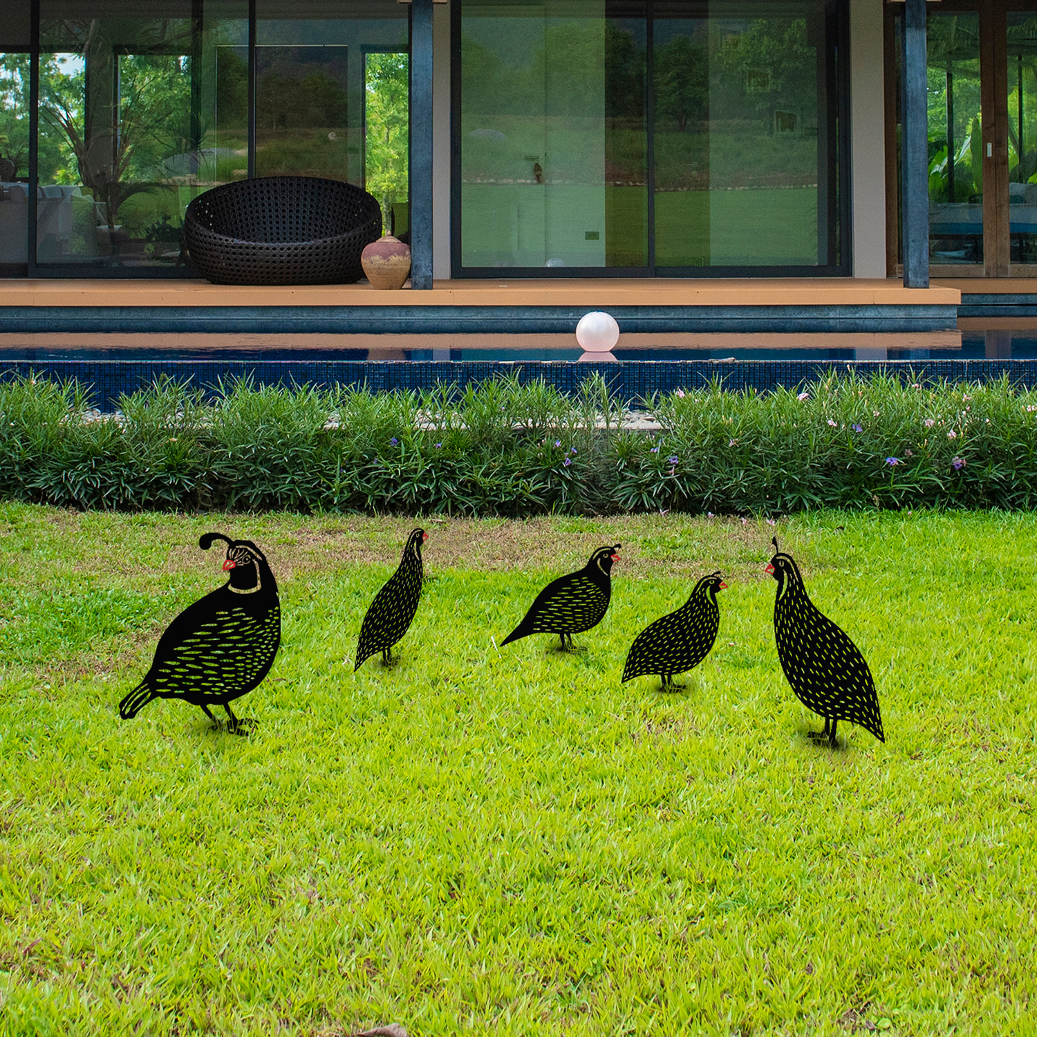 Levně Dekorativní zahradní doplňky QUAILS černé