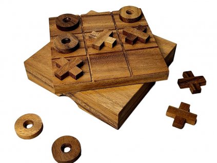 Tic-Tac-Toe set with cover