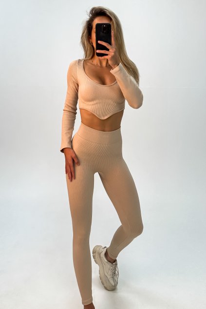 Komplet vrubkované push-up legíny s vysokým pásom a crop-top béžový