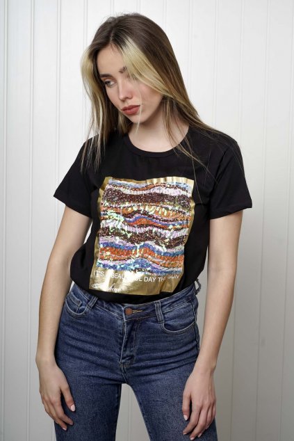 tričko, tričkové šaty, biele, čierne, žlté, vzorované, potlač, vyšívané, nášivky, fialové, street style, 85