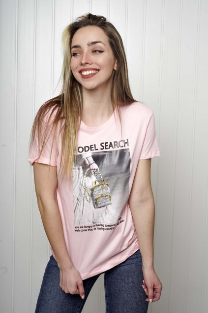 tričko, tričkové šaty, biele, čierne, žlté, vzorované, potlač, vyšívané, nášivky, fialové, street style, 261